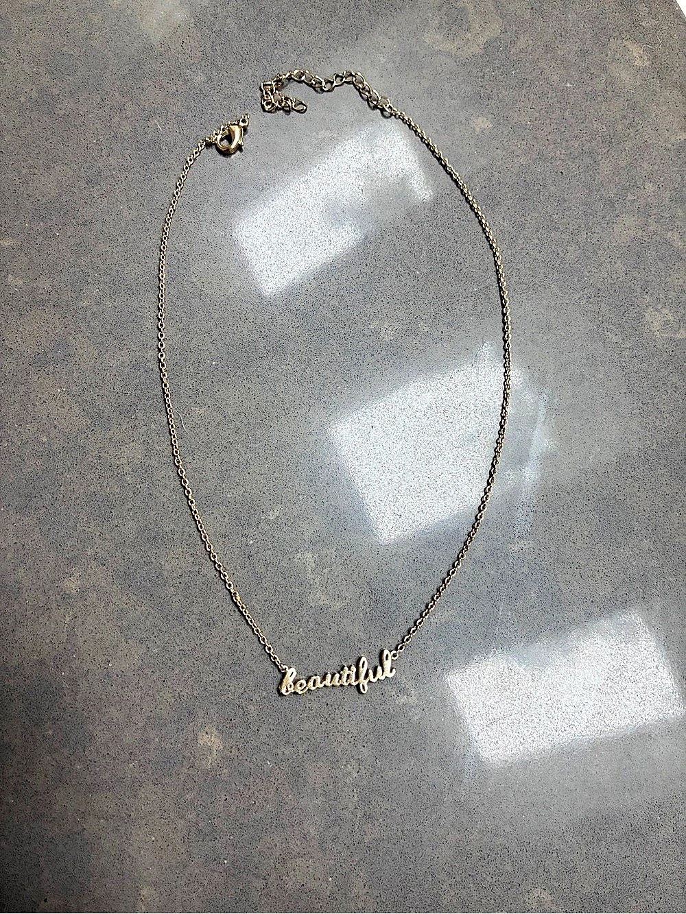 Beautiful script necklace Gold-Tone